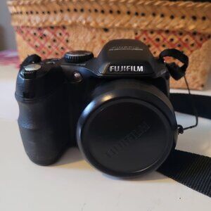 TESTED Fujifilm FinePix S2000HD Digital Camera, Black, Used, Point and Shoot